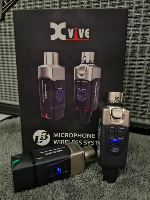 Xvive U3 Wireless Microphone System image 1