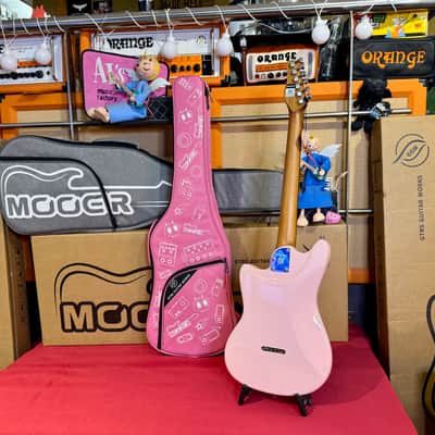 Mooer Guitars MLT10 (Travel/ Short Scale) CANDY PINK 2025 Super Light 2,5Kg image 3