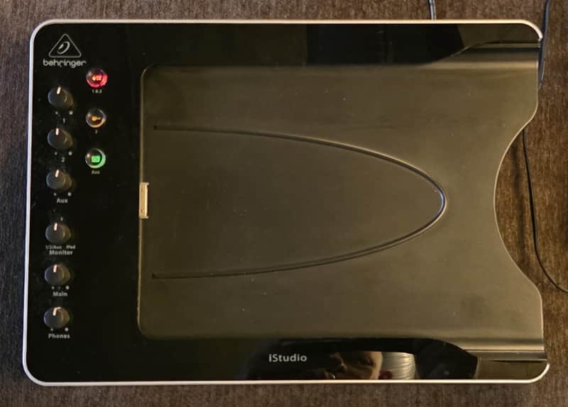 Behringer iStudio iS202 iPad Docking Station and Interface 2010s - Black image 1