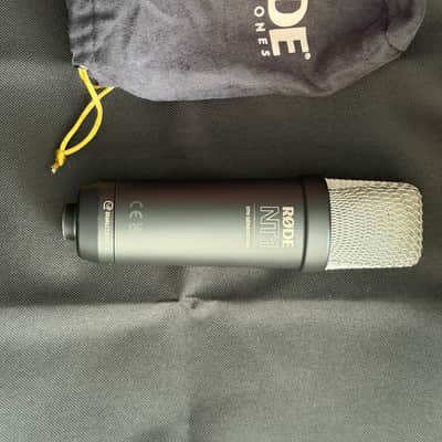 Rode NT1 5th Generation Condenser Microphone with SM6 Shockmount and Pop Filter - Black image 3