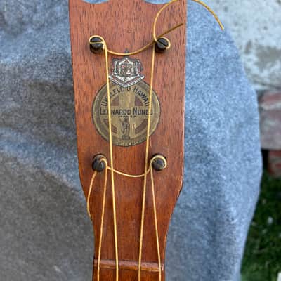 Leonardo Nunes Soprano ukulele 1900s - With original canvas case image 4