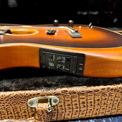 Fender American Acoustasonic Telecaster with Hard case 2019 - Present - Sunburst image 10