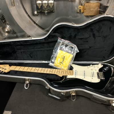 Fender VG G-5 Stratocaster 2007 Black w/ Fender Hard Case image 14