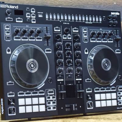 Roland DJ-505 DJ Controller Two-channel Four-Deck Controller for Serato DJ Pro image 3