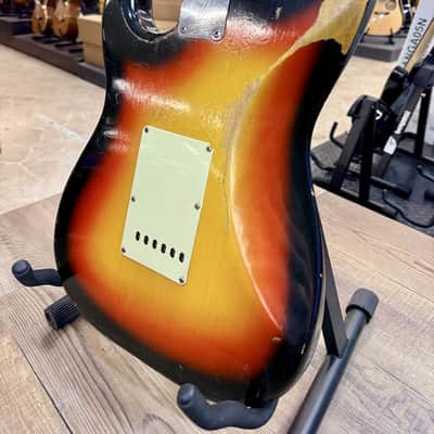 Fender STRATOCASTER SUNBURST 1965 image 10