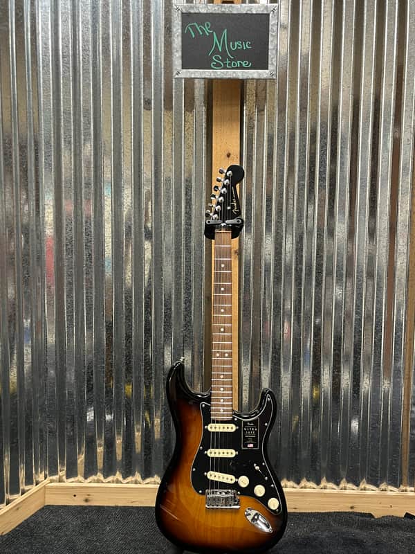 Fender American Ultra Luxe Stratocaster with Rosewood Fretboard 2021 - 2024 - 2-Color Sunburst image 1