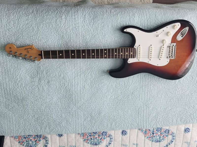 Fender Fender Stratocaster w/Pau Ferro Neck MIM Stratocaster 2019 Sunburst 2019 - Sunburst image 1