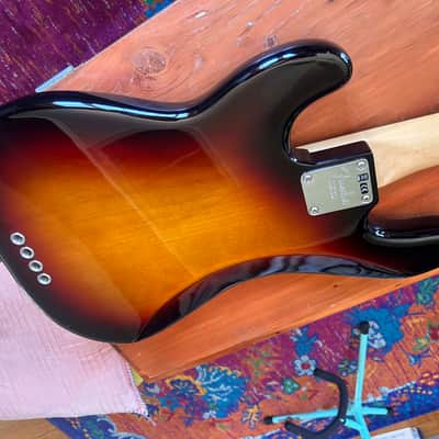 Fender American Professional Precision Bass 2018 - Sunburst image 2