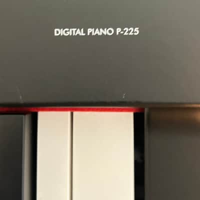 Yamaha P-225 88-key Digital Piano 2023 - Present - Black image 4