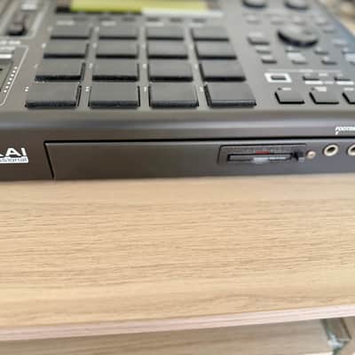 Akai MPC1000 Music Production Center 2004 - 2013 - Black image 2