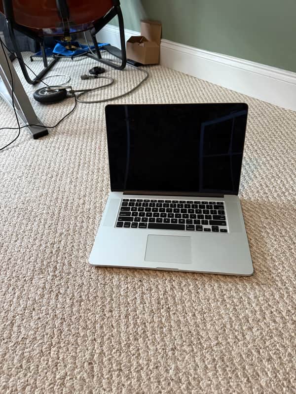 Apple 2015 MacBook Pro 15" Retina Display 2.2GHz Quad-Core i7 16GB/256GB (MJLQ2LL/A) Regular image 1