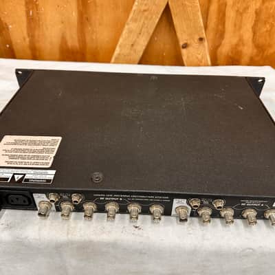 Shure UA845-UA UHF Antenna Distribution System - 782-806 MHz - Working image 5