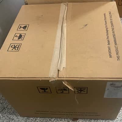 Mark Levinson № 585.5 integrated amp in box w/ all accessories image 11