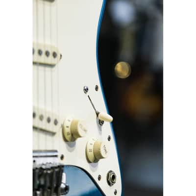 1984 Fender Standard Stratocaster (USA) with Rosewood Fretboard  sapphire blue image 25