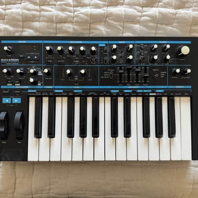 Novation Bass Station II 25-Key Monophonic Synthesizer 2013 - Present - Black
