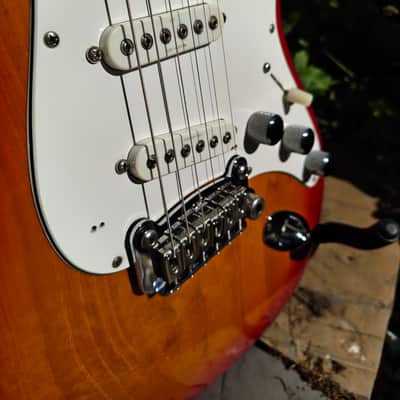 G&L Skyhawk Signature Series 1990 - Cherry Sunburst image 6