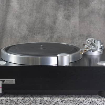 YAMAHA GT-2000 Direct Drive Turntable in Very Good Condition image 11
