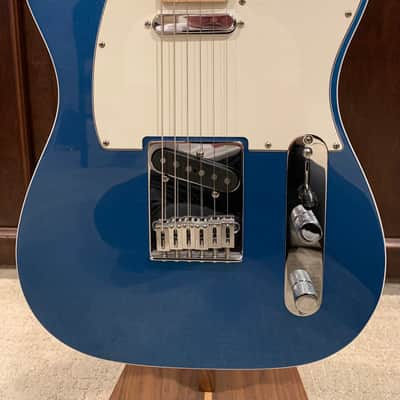 Fender Telecaster Lake Placid Blue with double binding image 3