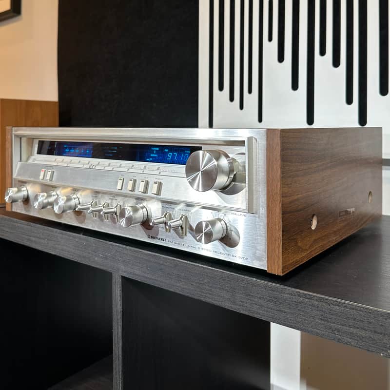 Pioneer SX-3700 45-Watt Stereo Solid-State Receiver 1980 - 1981 - Silver image 1