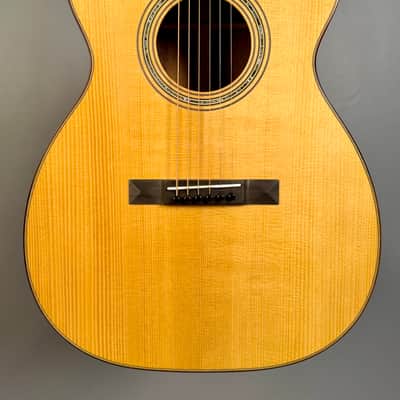 Martin Custom Shop 14-Fret 00 'Deep Body' Adirondack & Koa image 1