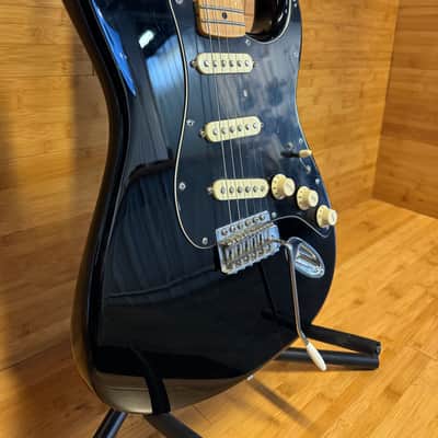 Fender FSR Special Edition Standard Stratocaster with Maple Fretboard 2018 - Black image 6