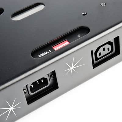 Voodoo Lab Dingbat Small Pedalboard with Pedal Power 2 PLUS image 5