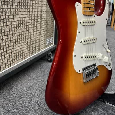 Fender Standard Stratocaster with Maple Fretboard 1983 - Sienna Sunburst image 3