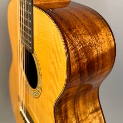 Martin Custom Shop 14-Fret 00 'Deep Body' Adirondack & Koa image 12