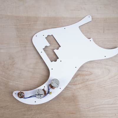 Fender PB62 PB57 LH Precision P Bass Pickguard Left Handed Prewired Loaded with Pots, Capacitor, and Jack MIJ / CIJ Tortoise Shell Unused Old Stock 13 Hole Vintage Style Reissue image 3