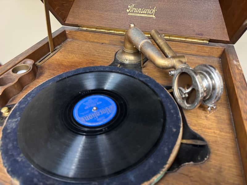 Brunswick 117 1920s Phonograph 78rpm Hand Cranked Record Player