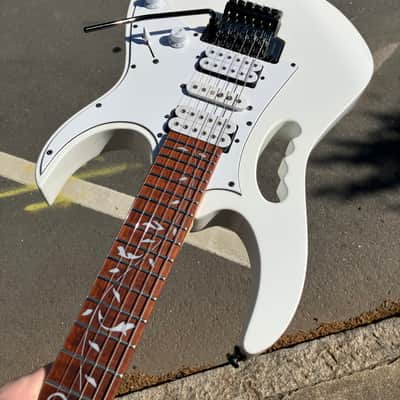 Ibanez JEMJR-WH Steve Vai Signature- White image 1