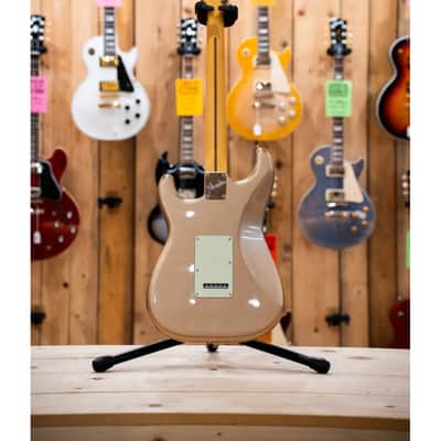 Fender American Professional Classic Stratocaster, Maple Fingerboard, Faded Firemist Gold image 23
