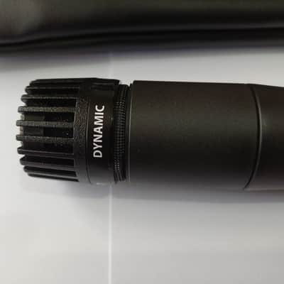 Shure SM57 Cardioid Dynamic Microphone - with zip case and mic clip image 4