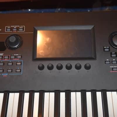 Yamaha Montage M8x 88-Key Synthesizer  Black image 5