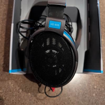 Sennheiser HD 600 Professional Headphones image 2