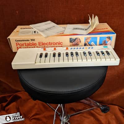 Realistic Concertmate 350 Keyboard w/ Box Used
