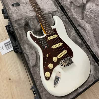Fender American Ultra Stratocaster Left-Hand Guitar, Rosewood Fingerboard, Arctic Pearl image 20