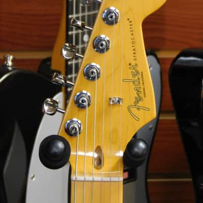 Fender American Professional Classic Stratocaster 2025 - Faded Firemist Gold image 4