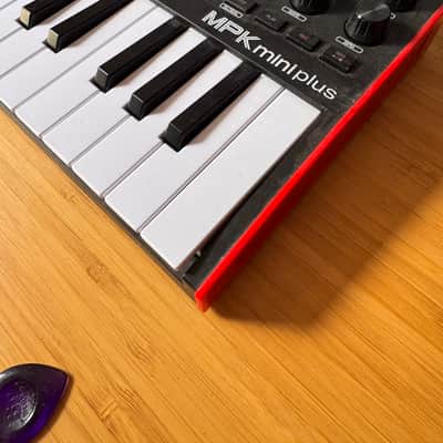 Immagine Akai MPK Mini Plus 37-Key Compact USB Midi Keyboard Controller - 2
