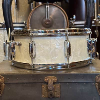 VINTAGE 1960's Slingerland 5.5x14 Radioking Snare Drum in White Marine Pearl image 3