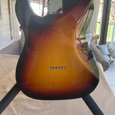 Fender American Ultra II Telecaster with Maple Fretboard 2024 - Present - Ultraburst image 2