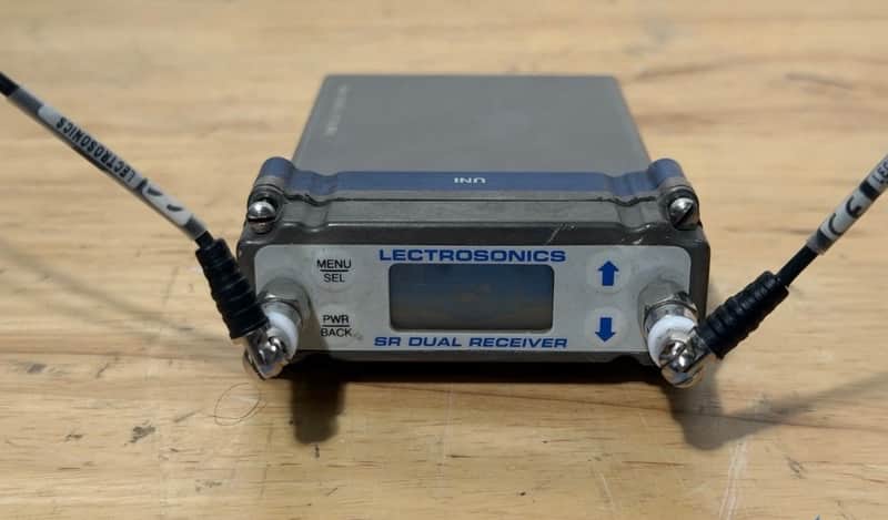 Lectrosonics SRb Dual UHF Receiver Block 19 486.4–511.9 MHz image 1