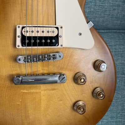 Gibson Les Paul Tribute Custombuckers 50s Wiring Honeyburst Gibson Soft Case Preview Video image 4
