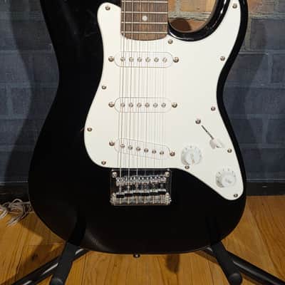 Squier Mini Stratocaster V2 Laurel Fretboard Black image 5