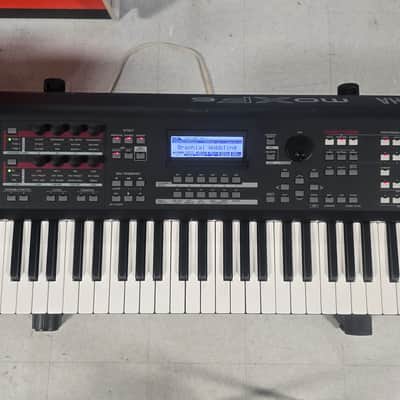 Yamaha MOXF 6 Production Synthesizer with gigbag