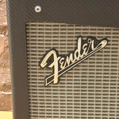 Fender Mustang I (V.1) 20-Watt 1x8" Guitar Combo Modeling Amplifier image 5