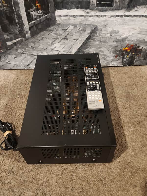 Yamaha Yamaha RX V375 AV Receiver Black 90s - Black metal case