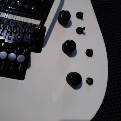 Kramer Sustainer White image 4