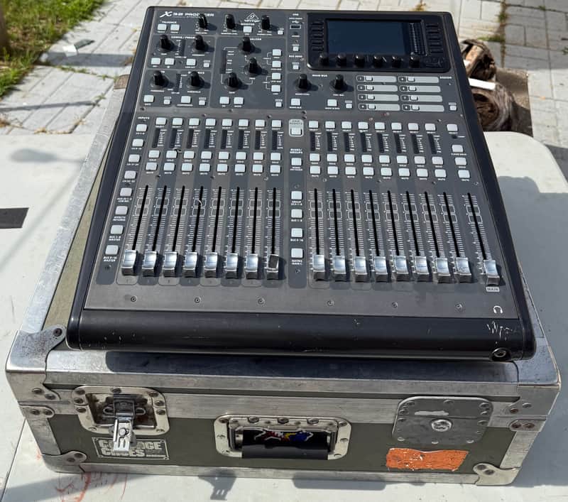 Behringer X32 PRODUCER-TP 40-Input 25-Bus Digital Mixing Console Touring Package 2013 - Present - Standard image 1