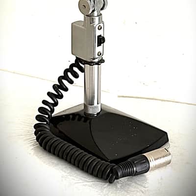 Vintage 1960's Calrad DM-16 Dynamic Microphone, sounds excellent, w/stand-cable image 9